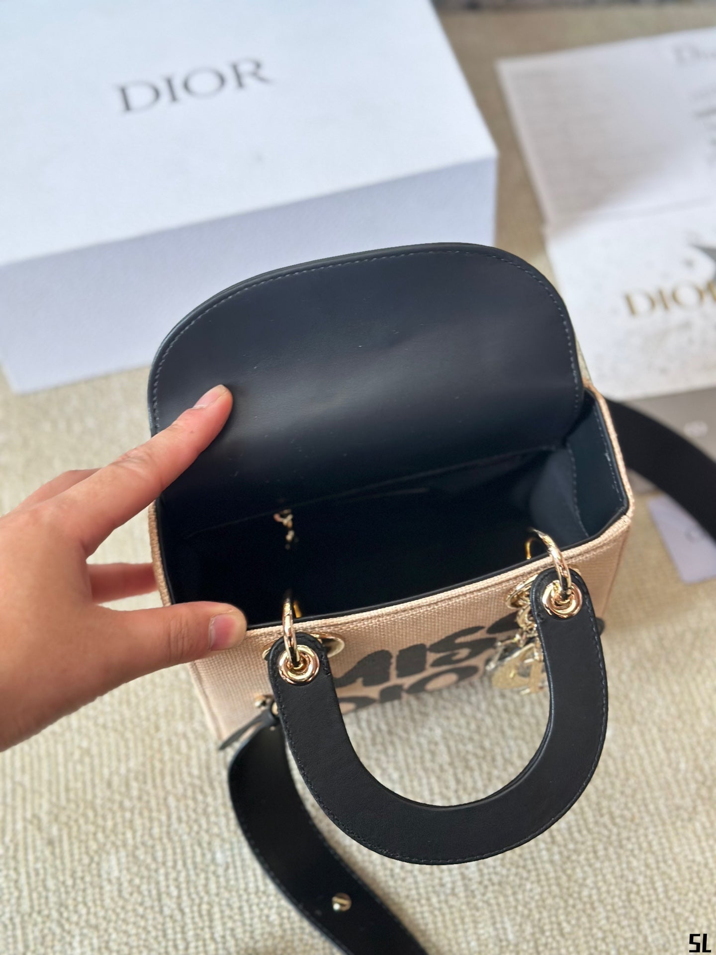 D new arrival lady bag size: 20*18 cm