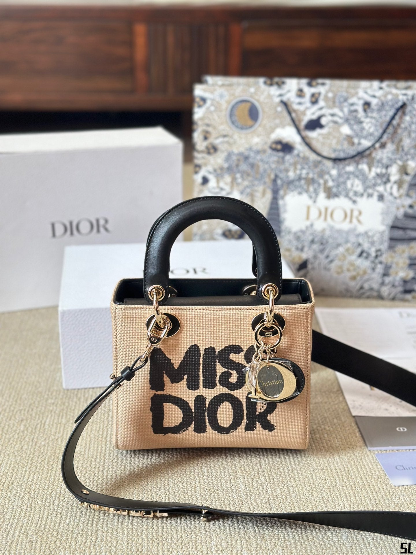 D new arrival lady bag size: 20*18 cm