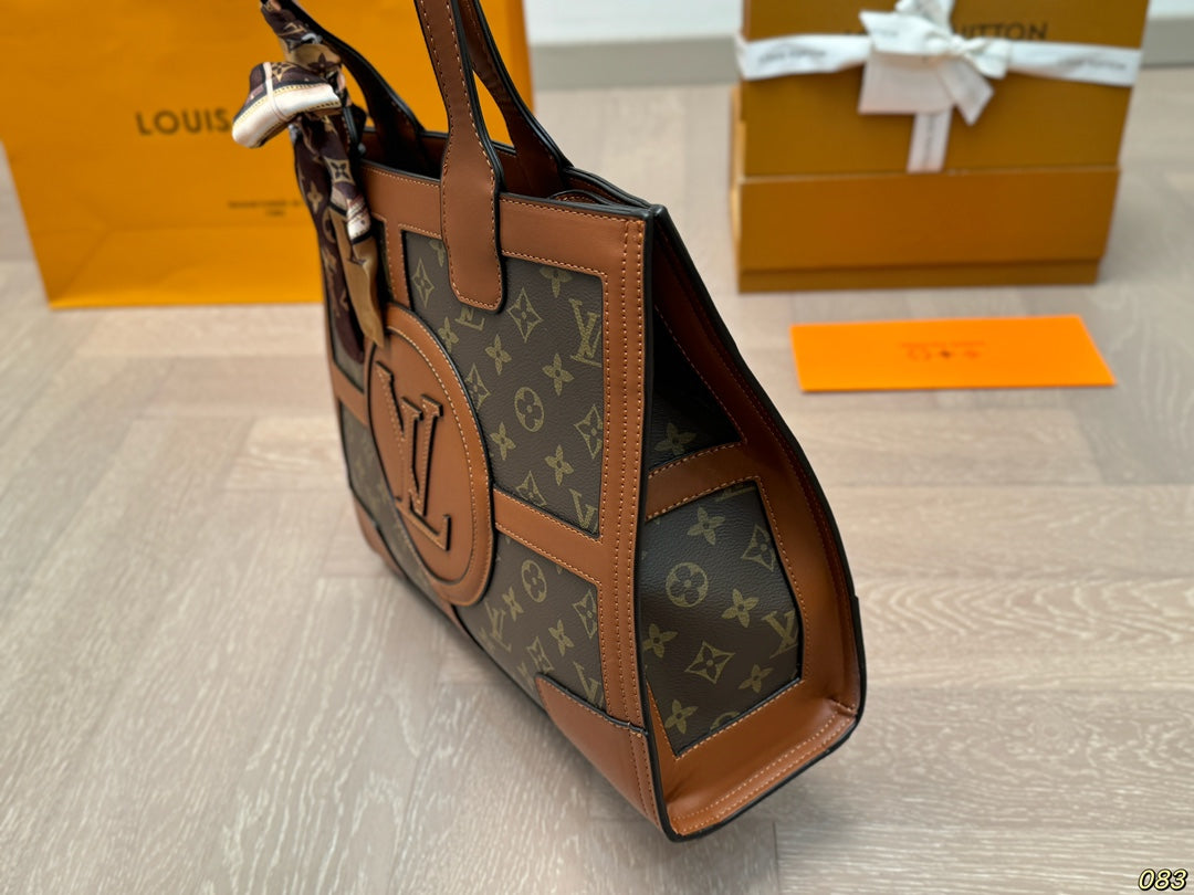 Louis new arrival tote bag size: 34*27 cm