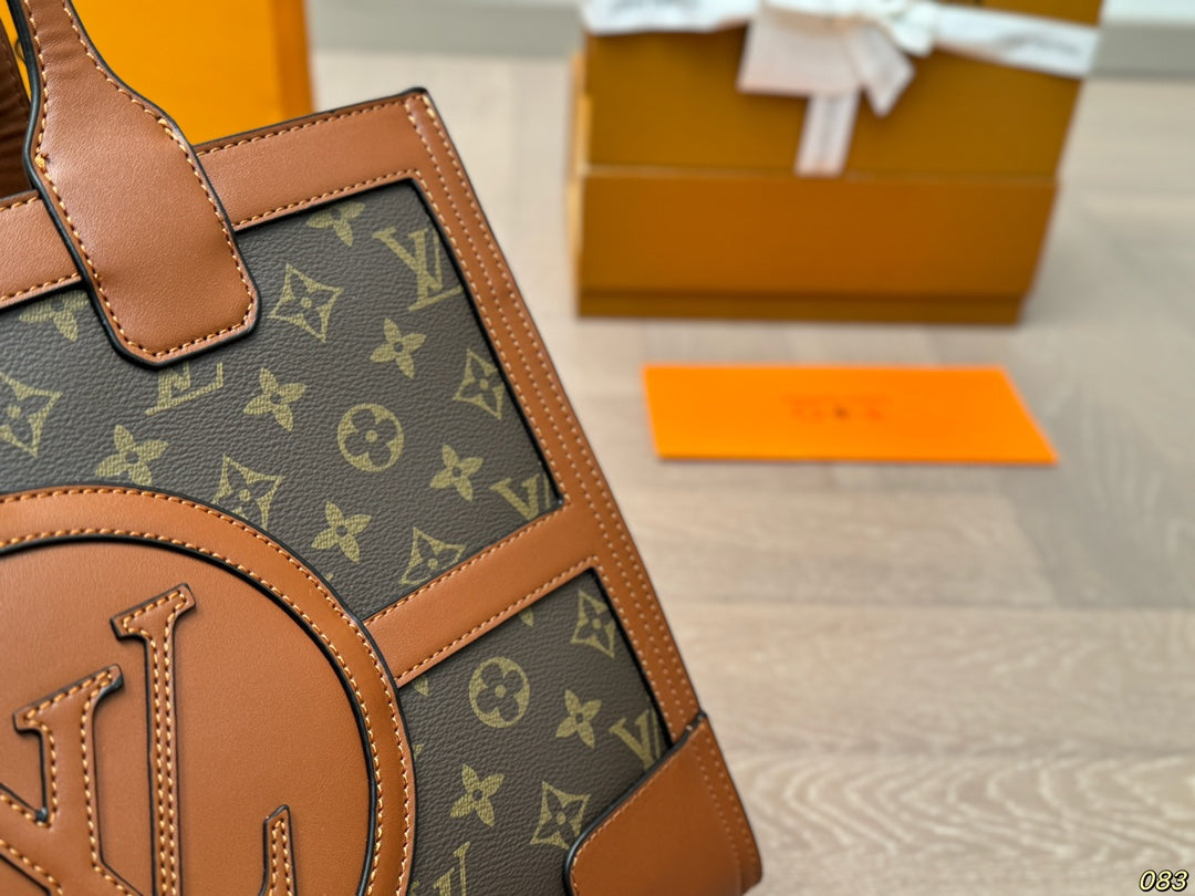 Louis new arrival tote bag size: 34*27 cm