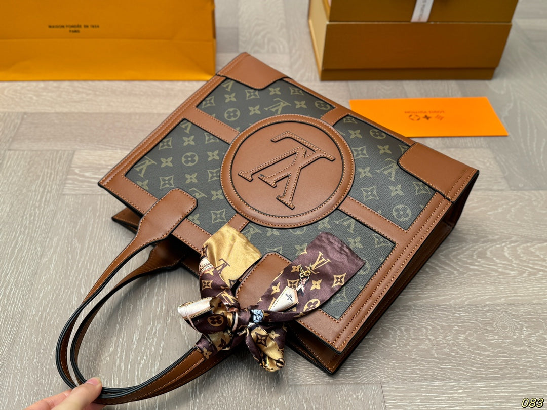 Louis new arrival tote bag size: 34*27 cm