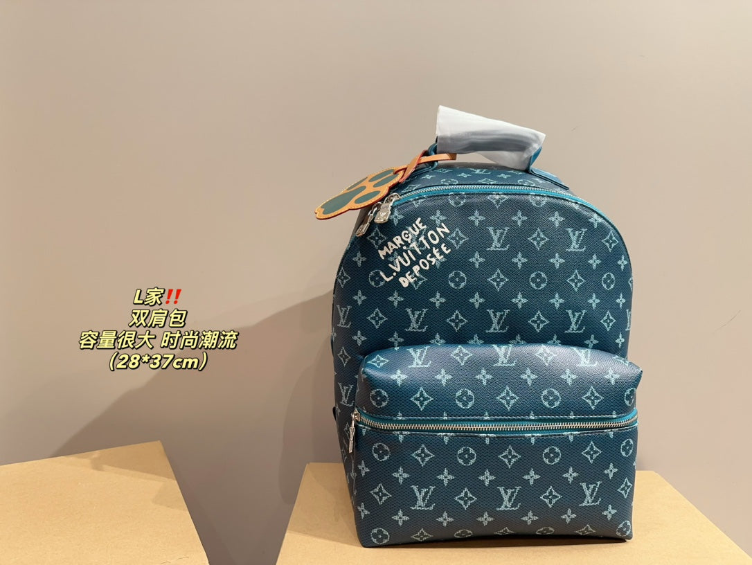 Louis new arrival men backpack bag size;28* 37 cm