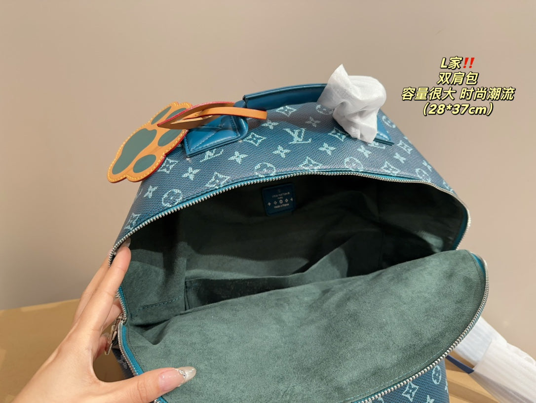 Louis new arrival men backpack bag size;28* 37 cm