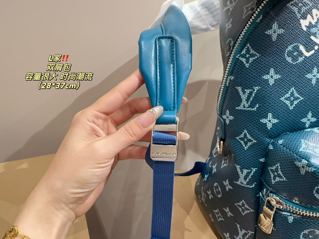 Louis new arrival men backpack bag size;28* 37 cm