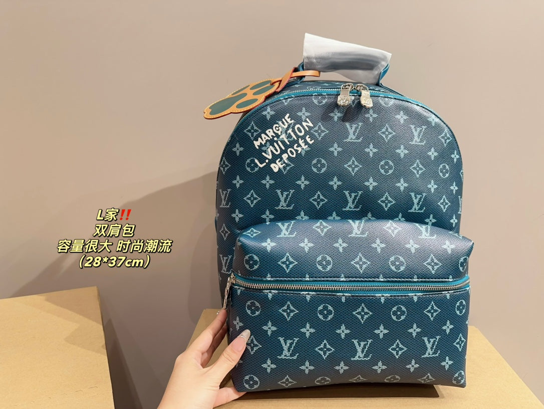 Louis new arrival men backpack bag size;28* 37 cm