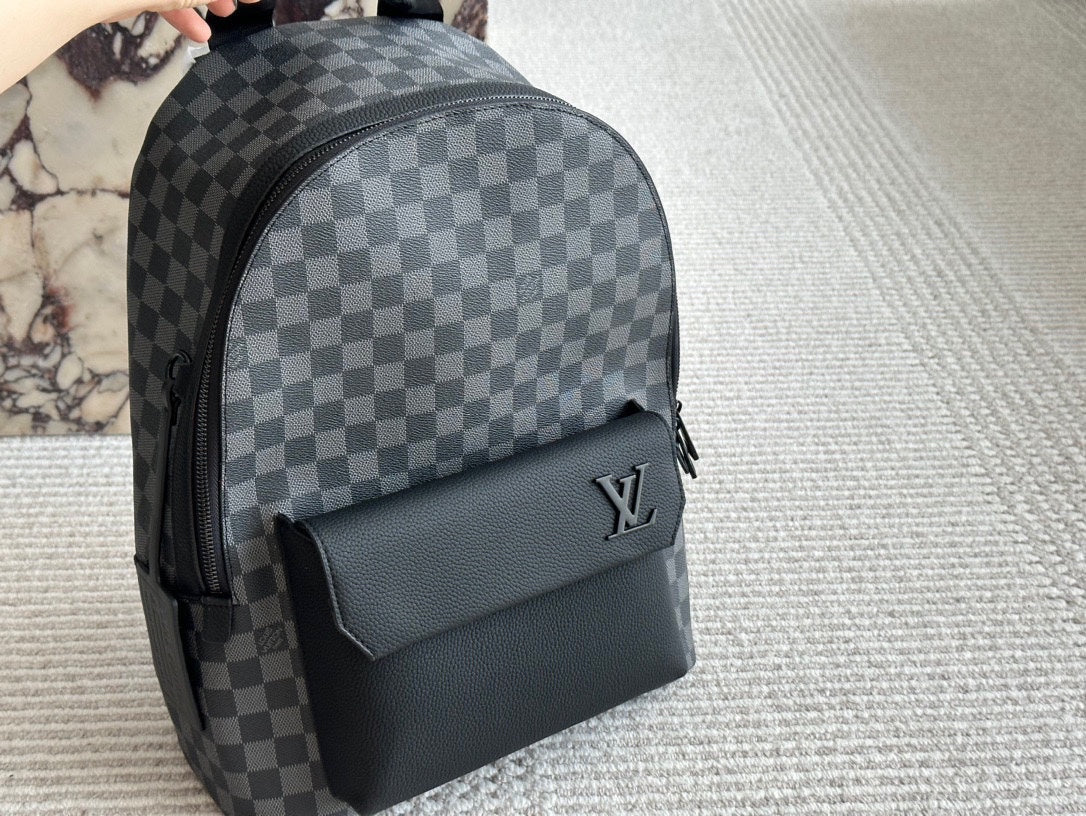 Louis new arrival men backpack bag 008 size :36*28cm