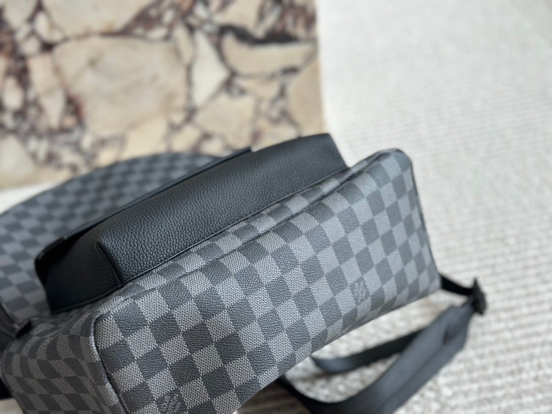 Louis new arrival men backpack bag 008 size :36*28cm