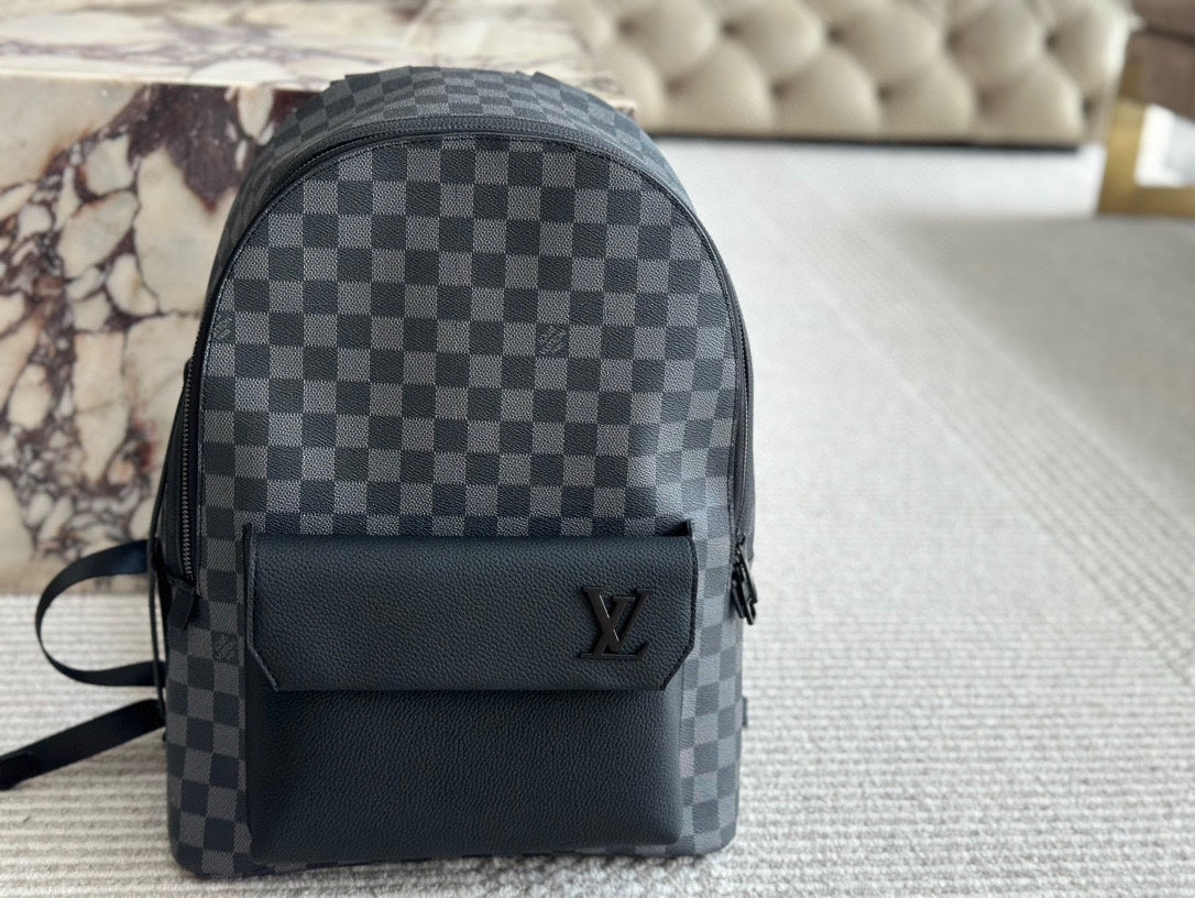 Louis new arrival men backpack bag 008 size :36*28cm