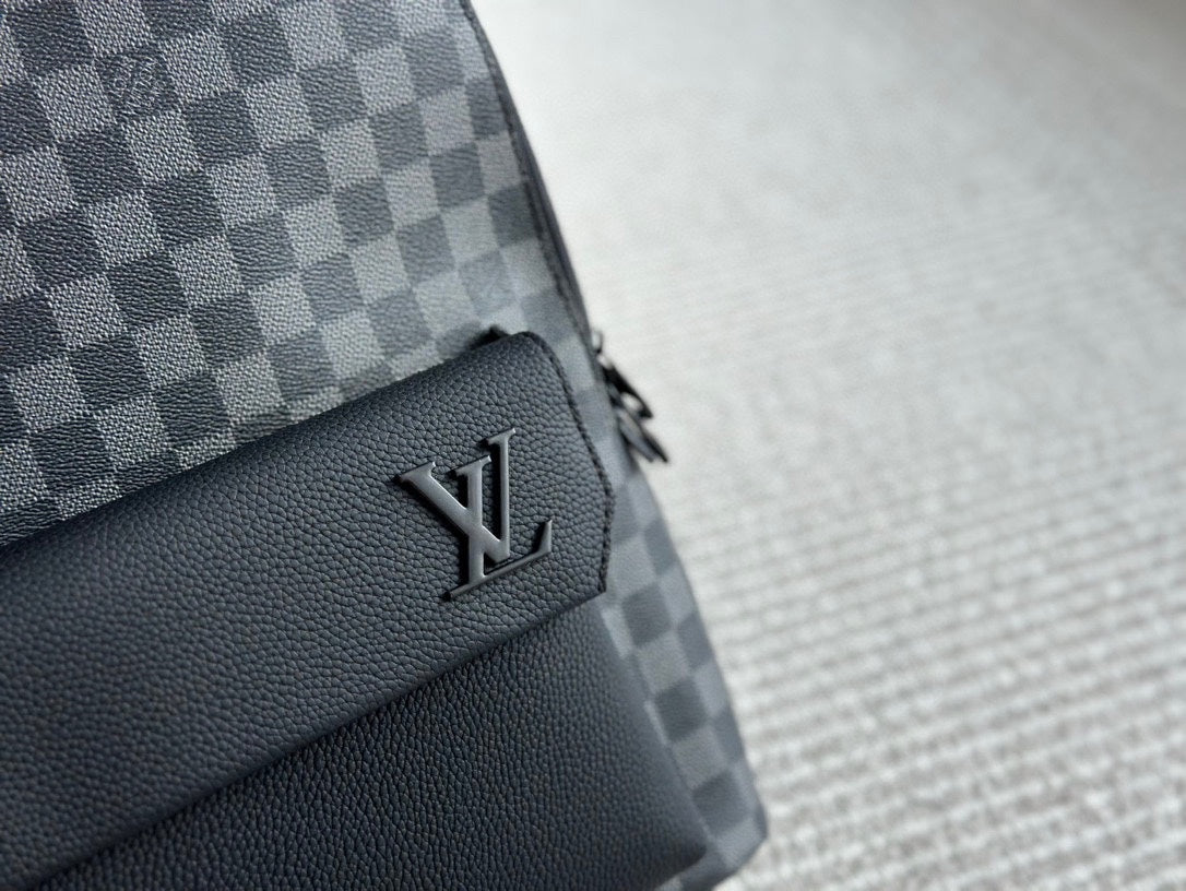 Louis new arrival men backpack bag 008 size :36*28cm