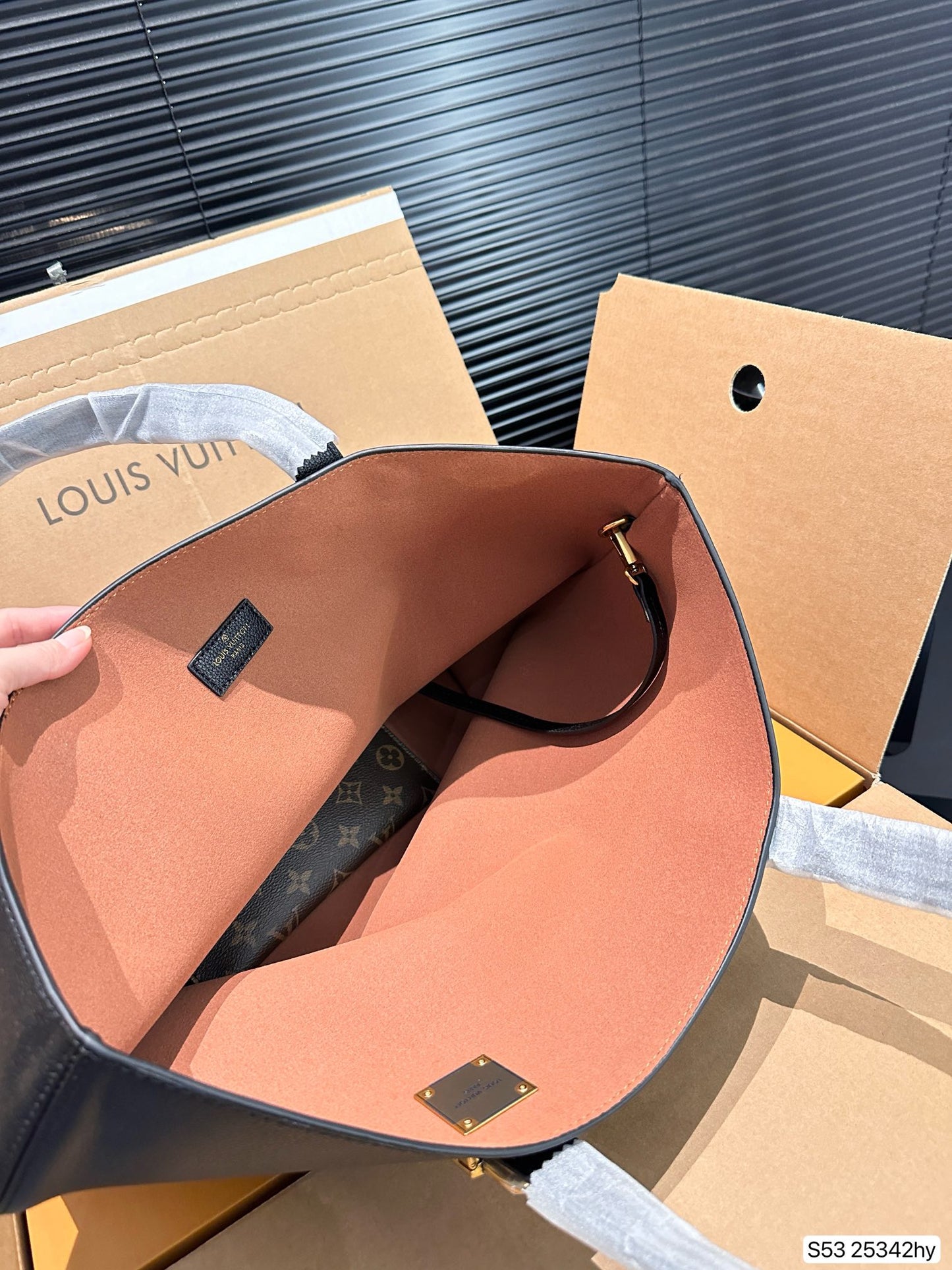 Louis new arrival lock hobo tote bag size；47 * 31 cm