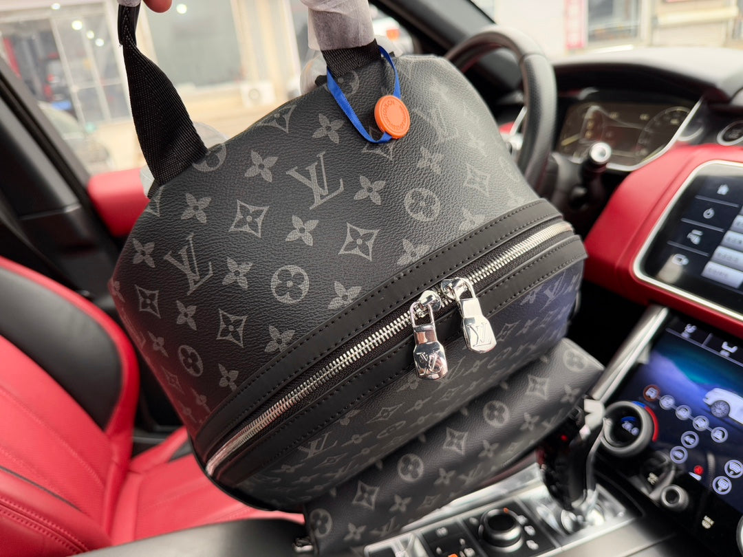 Louis new arrival Discovery men backpack bag size：31*41*17 cm