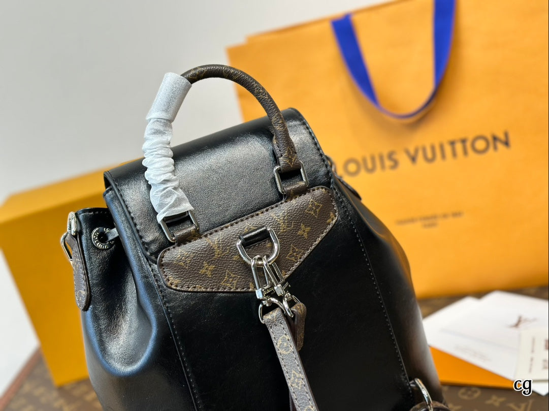 Louis new arrival backpack bag size: 26*28 cm