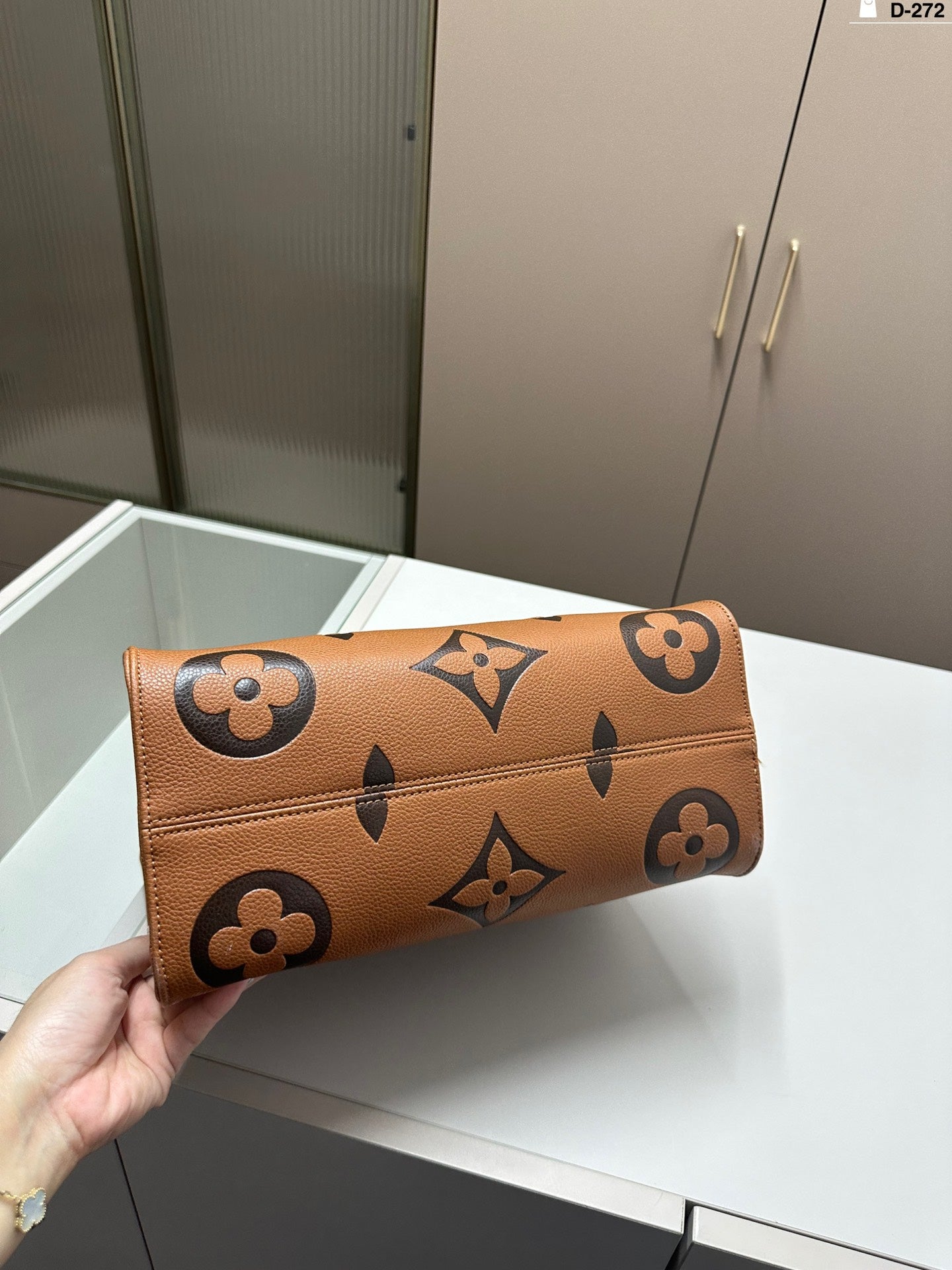 louis new arrival onthego tote bag size: 32.15.27 cm