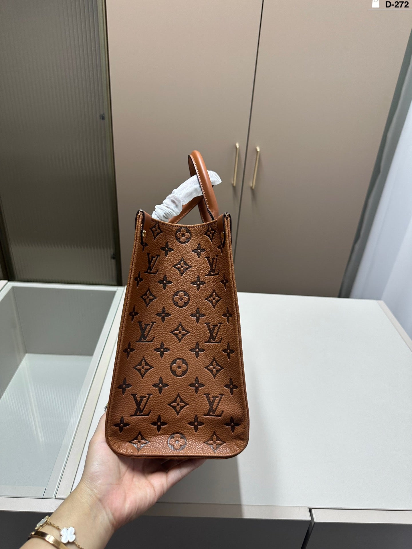 louis new arrival onthego tote bag size: 32.15.27 cm