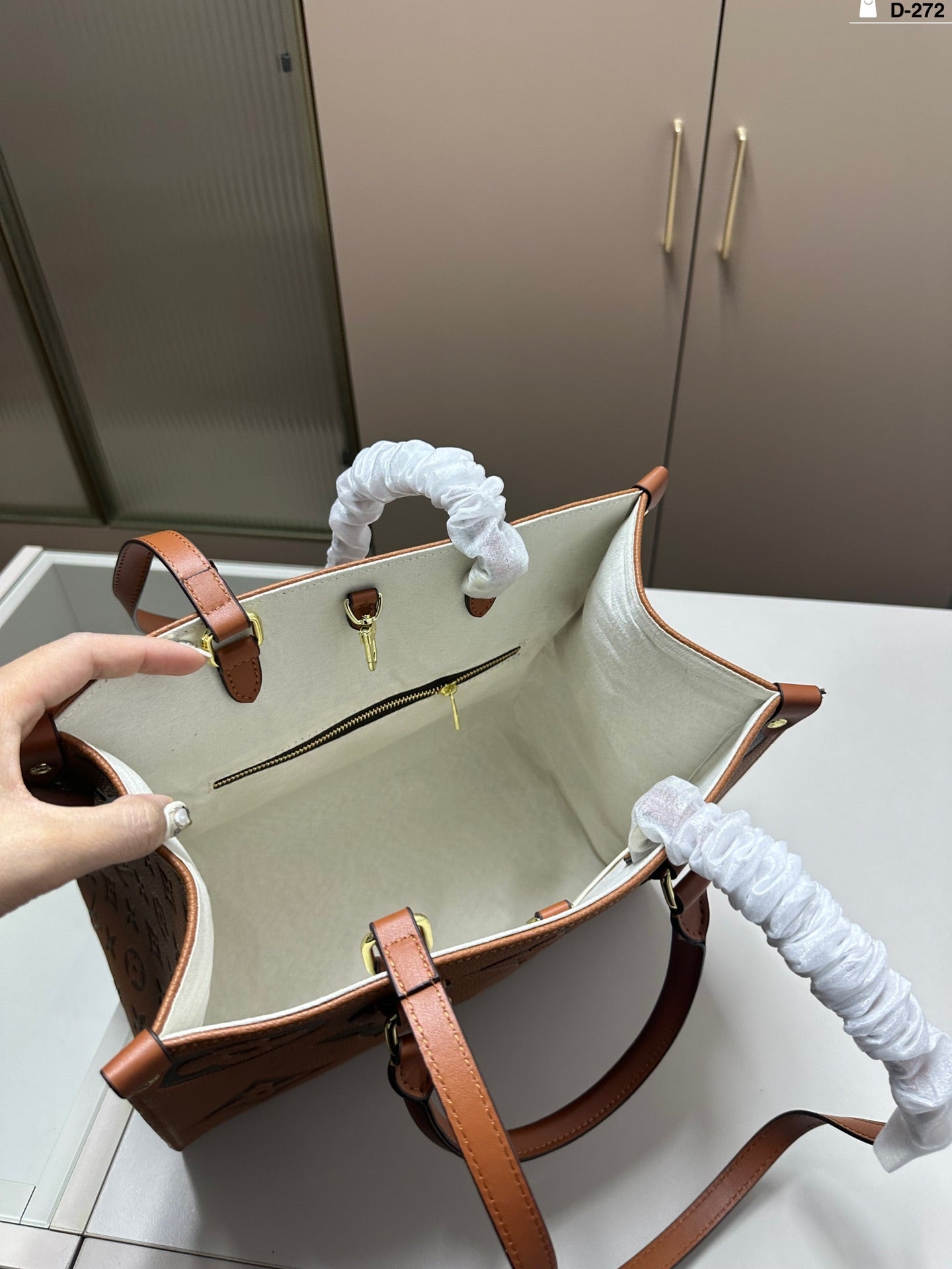 louis new arrival onthego tote bag size: 32.15.27 cm