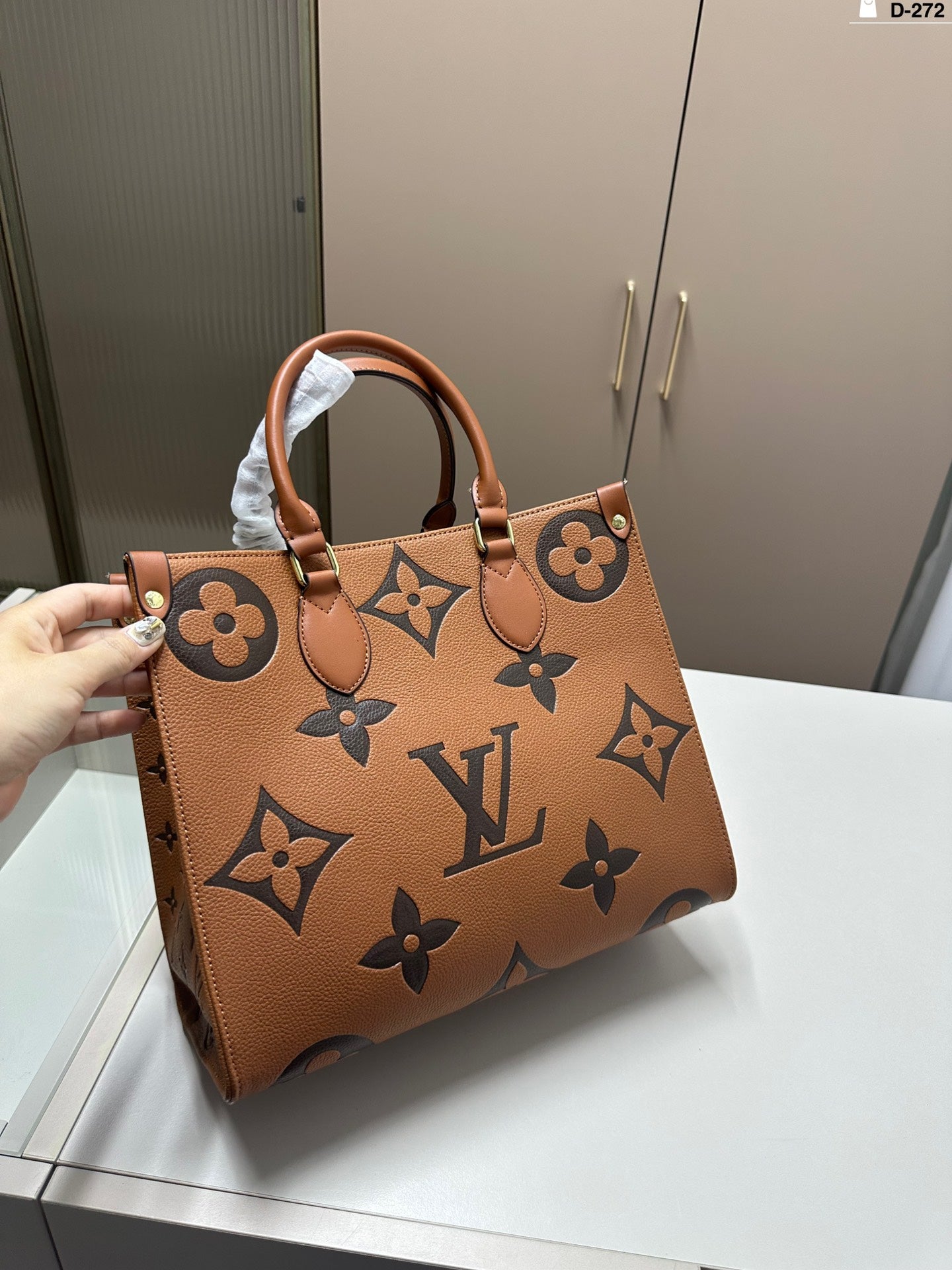 louis new arrival onthego tote bag size: 32.15.27 cm