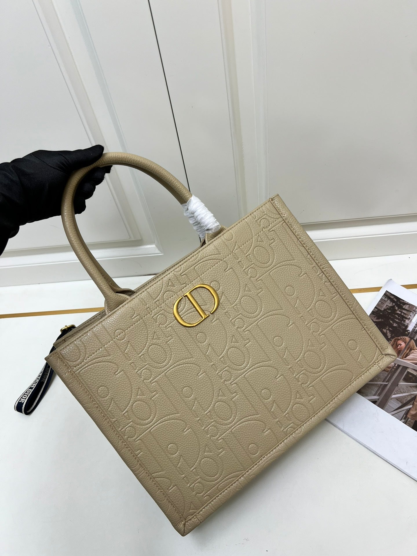 D new arrival book tote bag size: 36.5*28*17.5cm top quality