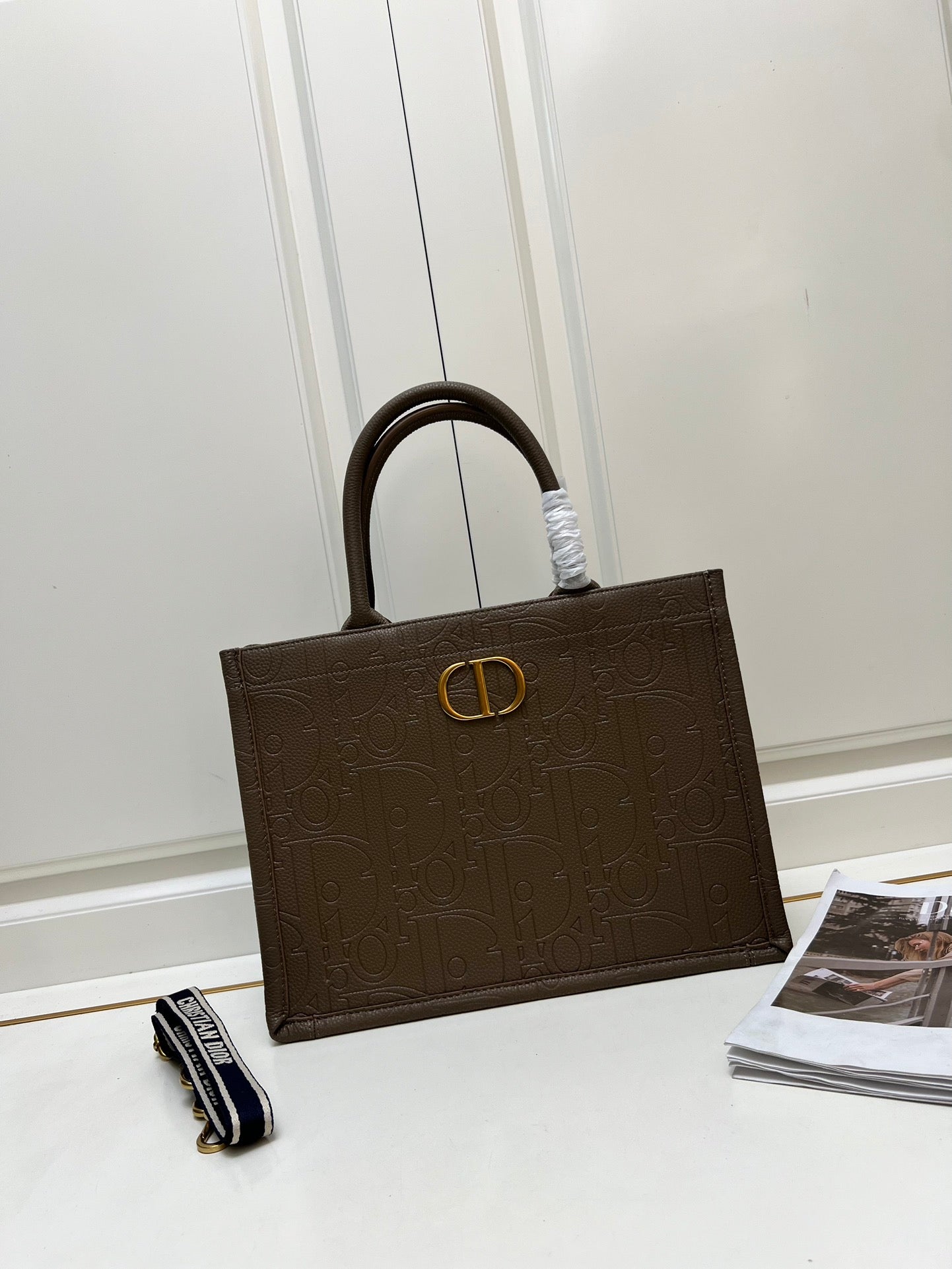 D new arrival book tote bag size: 36.5*28*17.5cm top quality