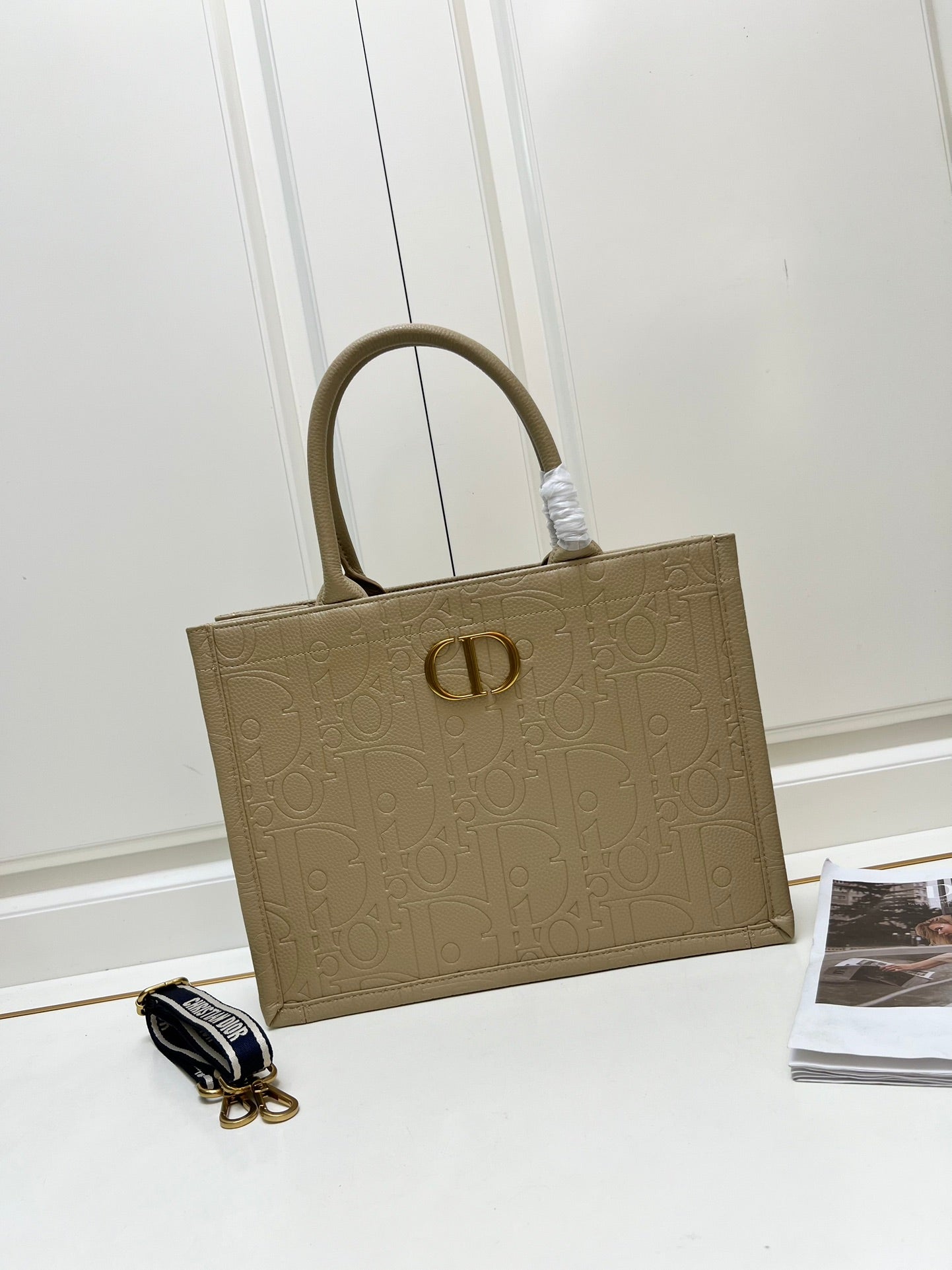 D new arrival book tote bag size: 36.5*28*17.5cm top quality