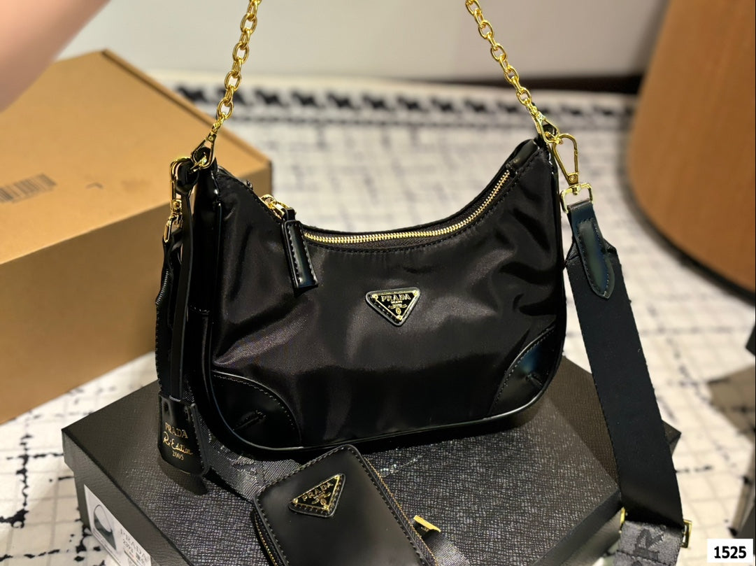 Pra new arrival hobo bag size:22 * 16cm