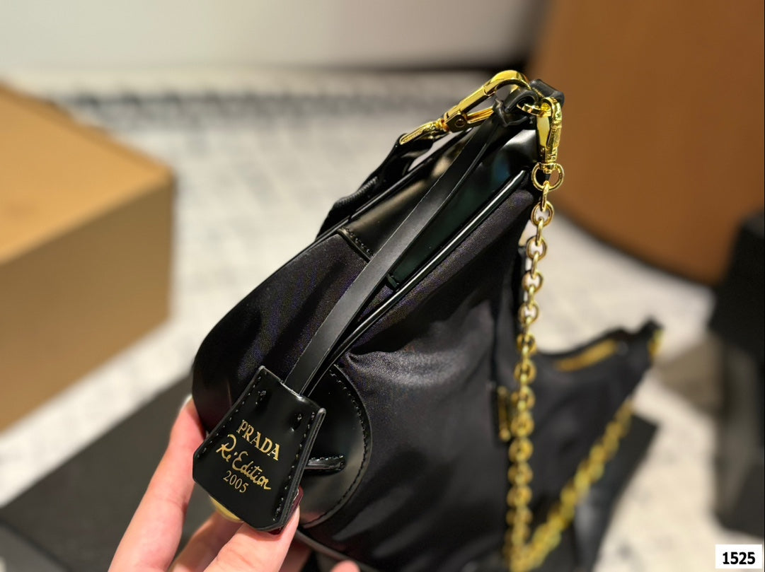 Pra new arrival hobo bag size:22 * 16cm