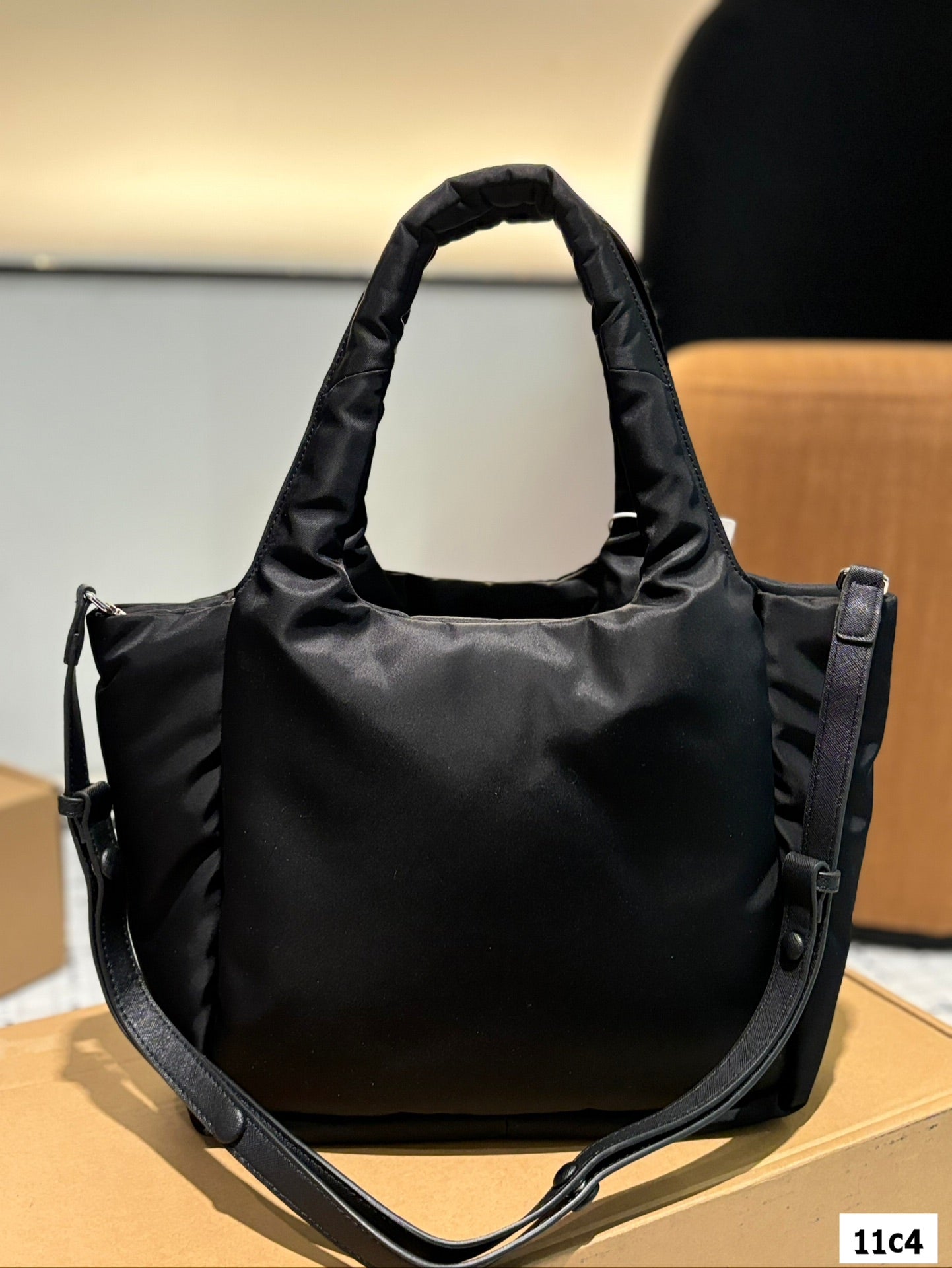 Pra new arrivla bucket tote bag size:30 * 26 cm