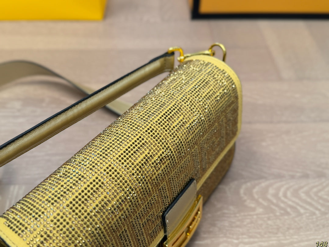 Fen new arrival Baguette Chain bag size；26*15 cm