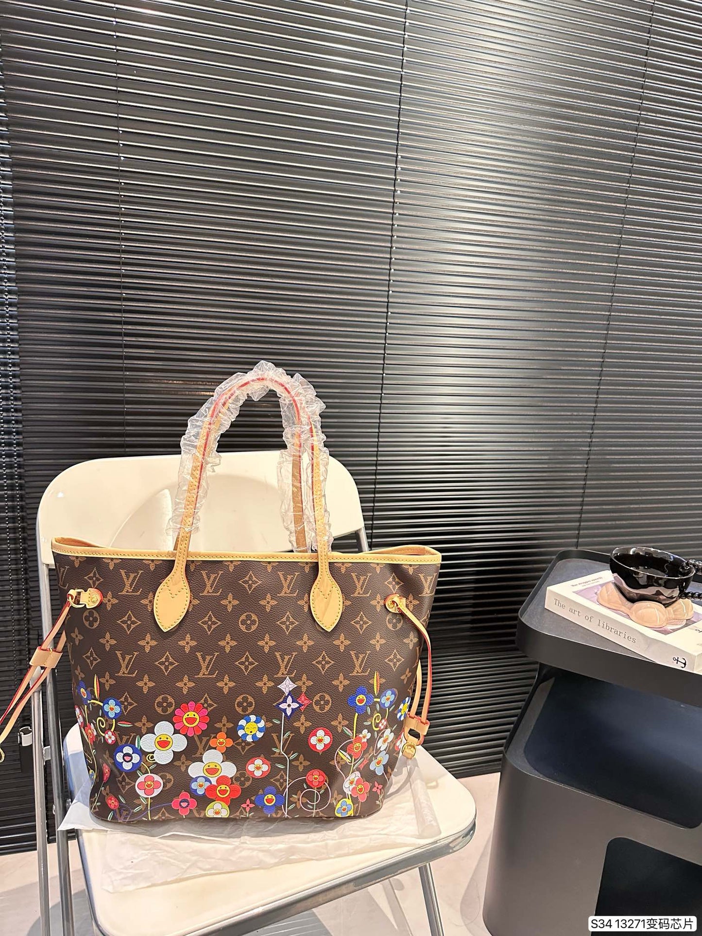 Louis new arrival tote bag size: 32*29 cm