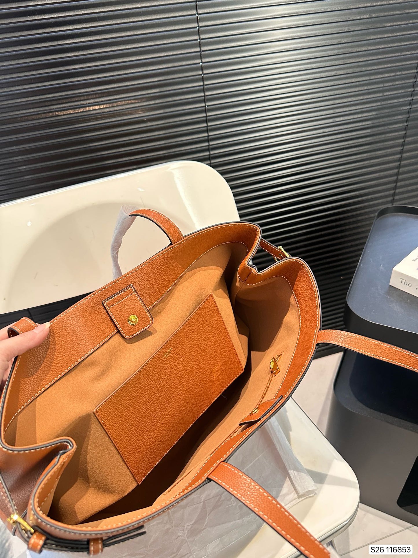 Ce new arrival 2025 tote bag size: 33 * 30 cm