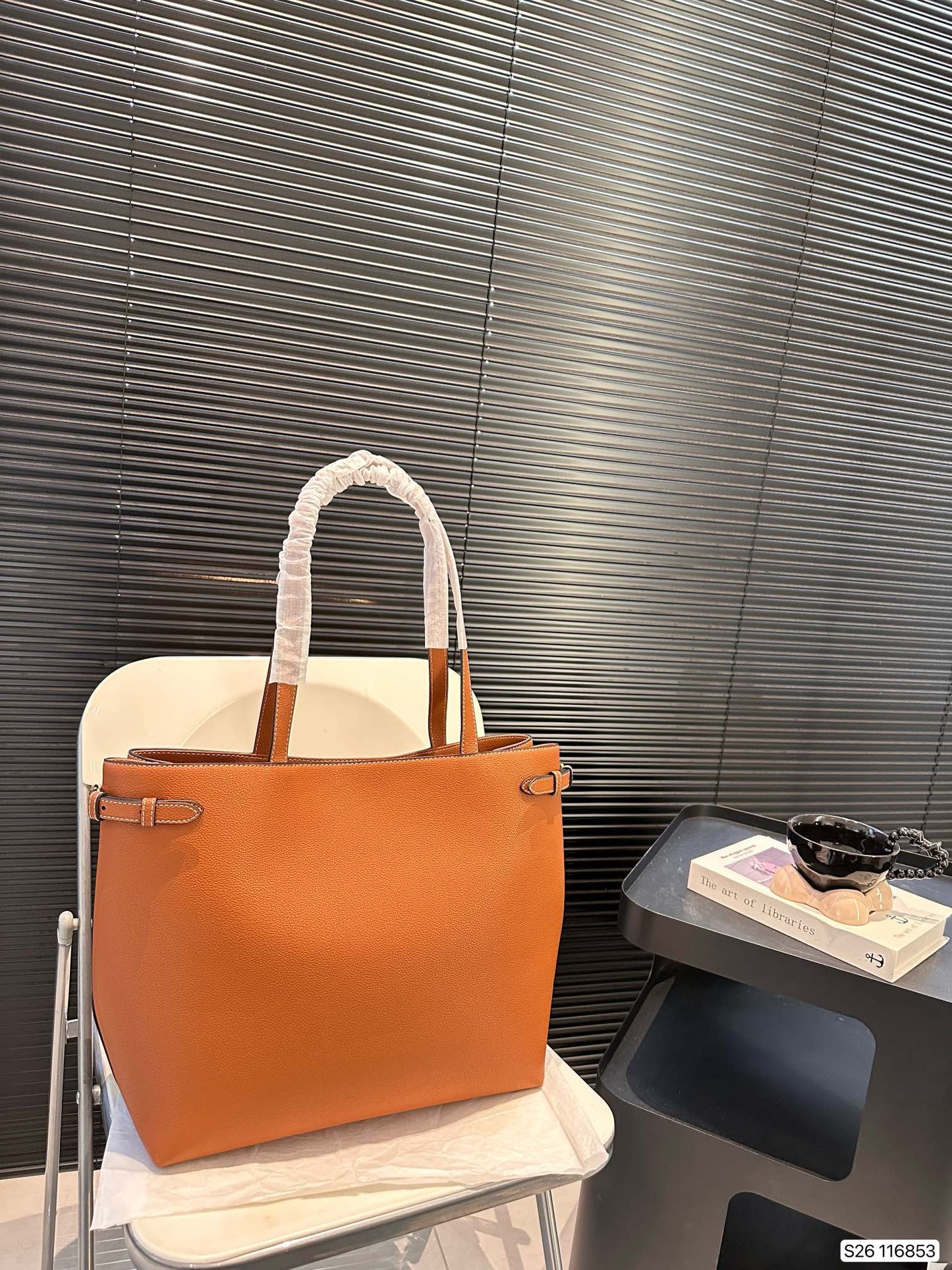 Ce new arrival 2025 tote bag size: 33 * 30 cm