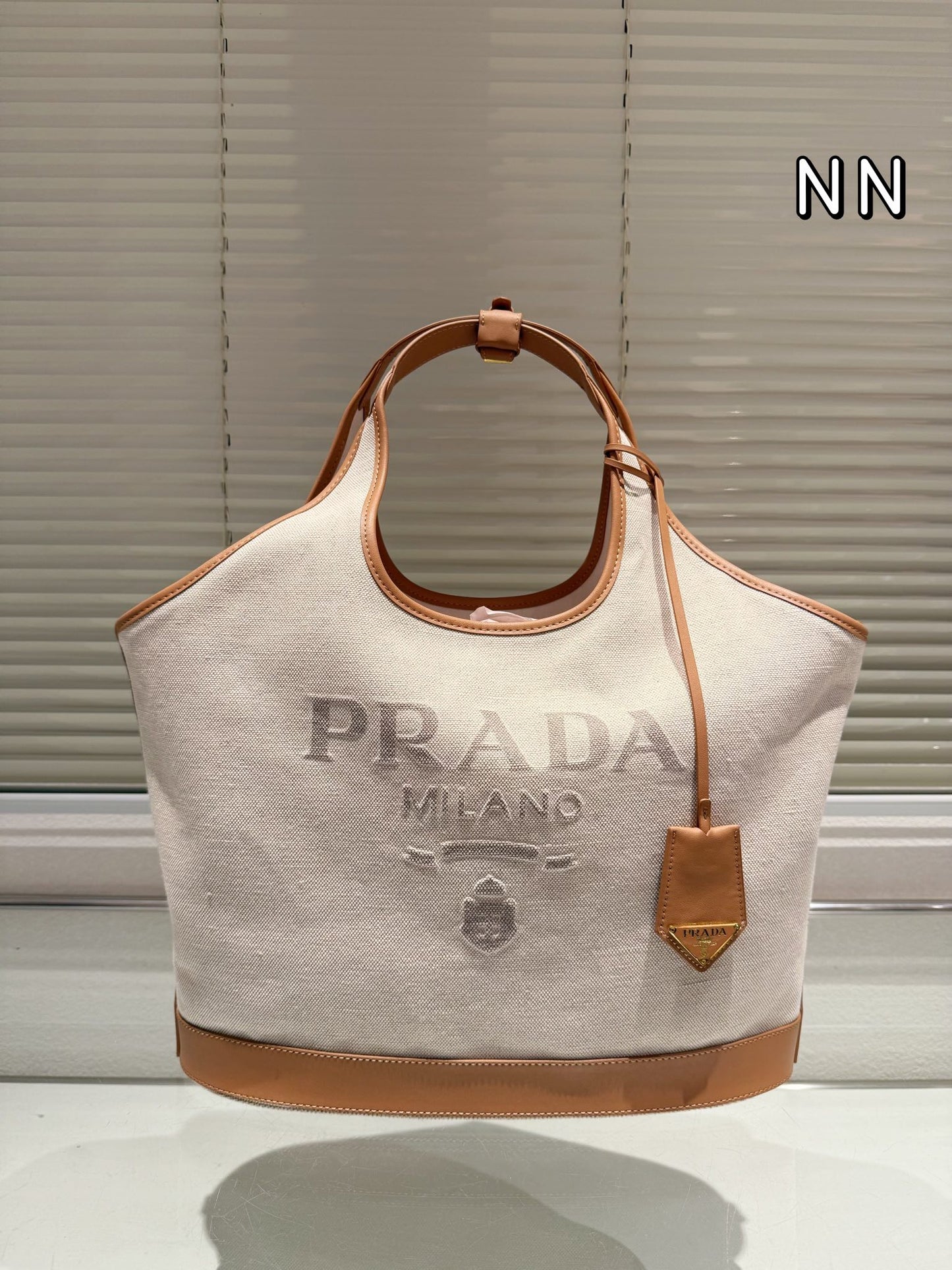 Pra new arrival tote bag size:28*22 cm
