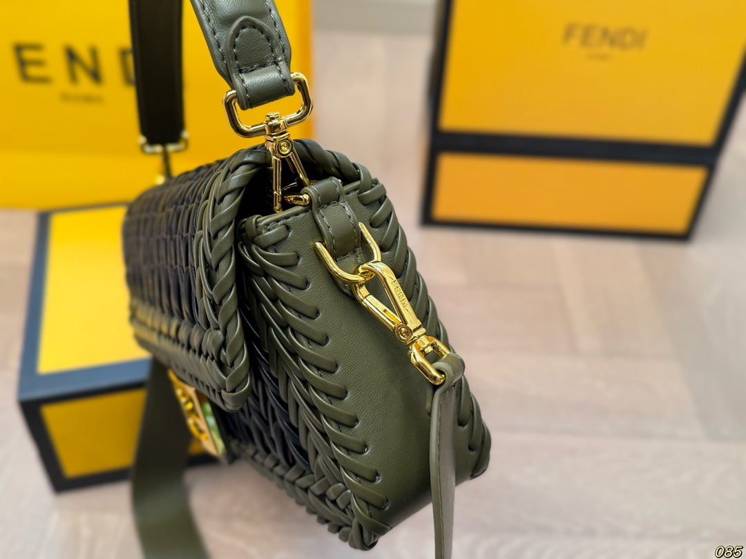 Fen new arrival Baguette bag size: 26 * 15 cm