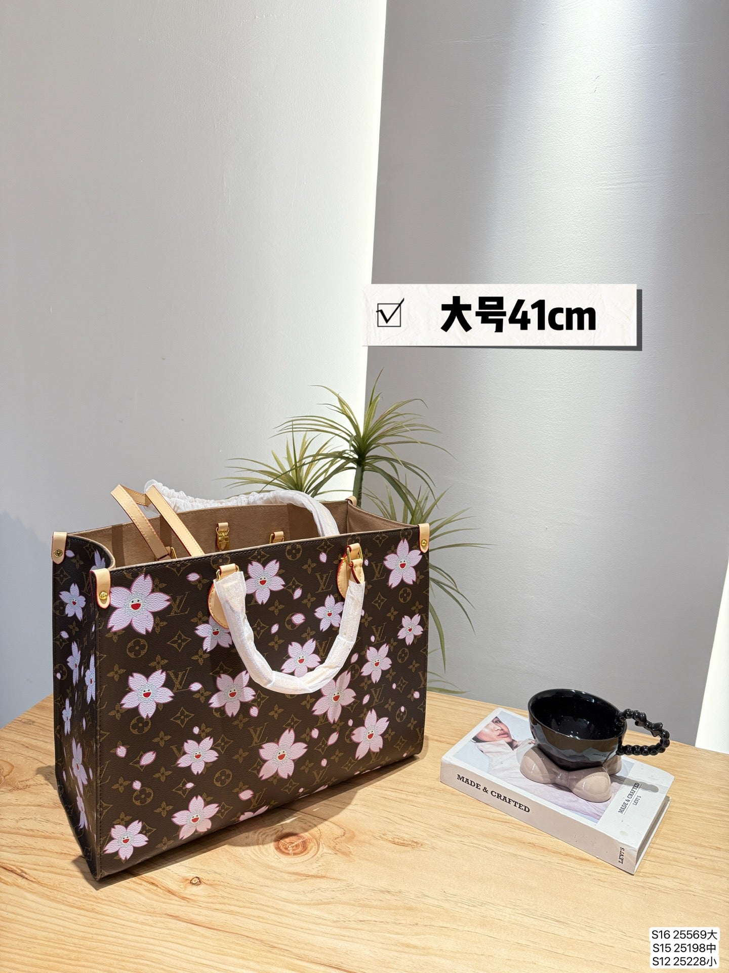 Louis 25s new arrival onthego tote bag