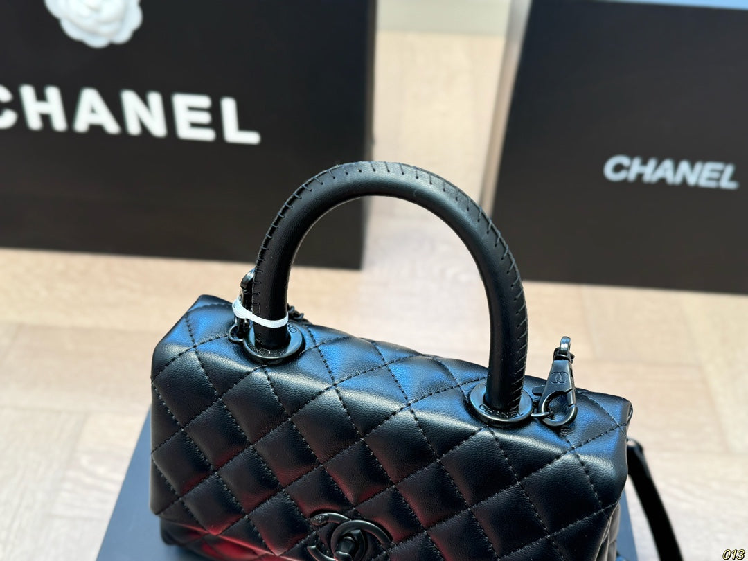 Cc new arrival Coco Handle bag size: 22*14 cm