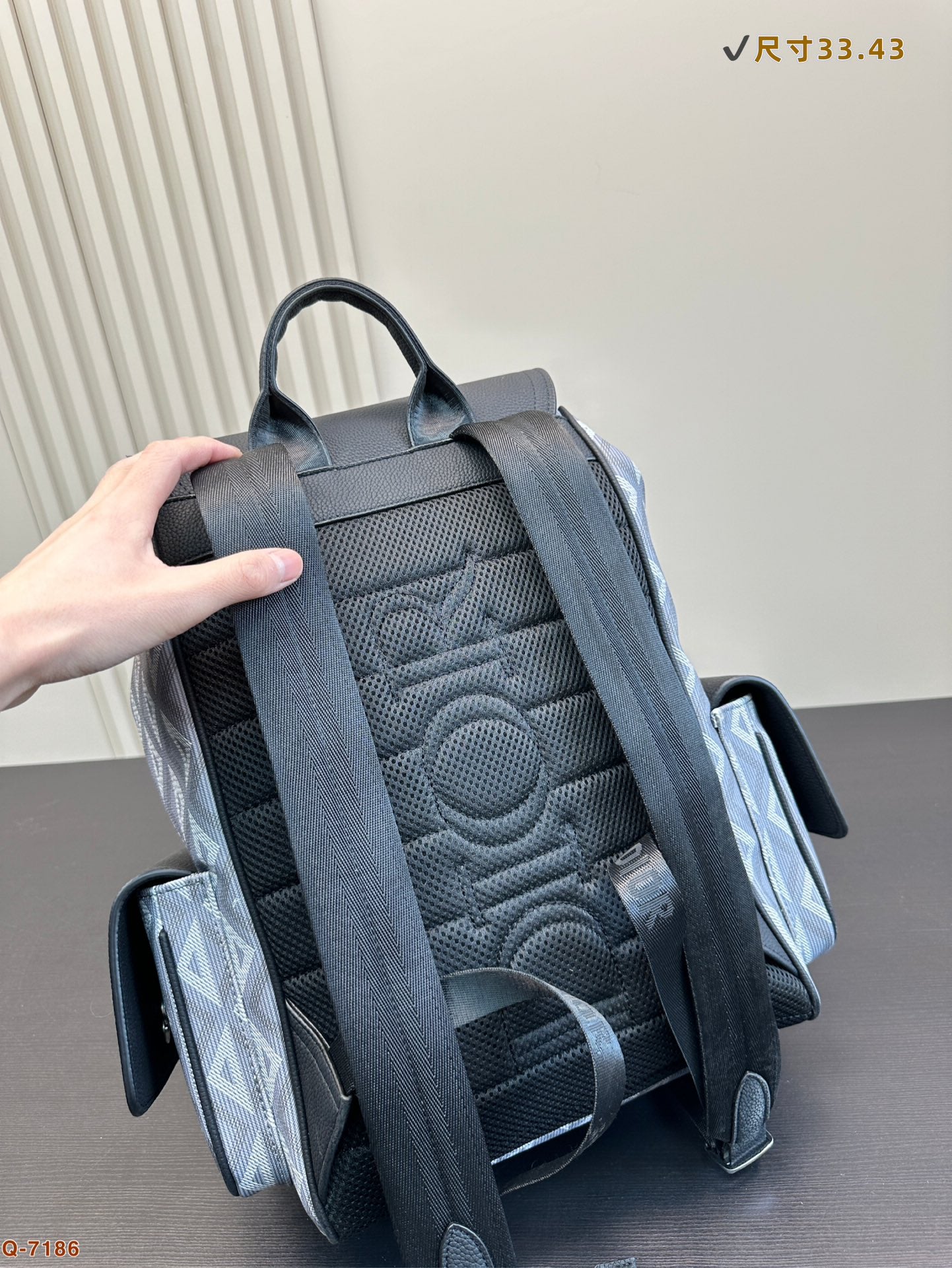 D new arrival backpack bag size: 33*43cm