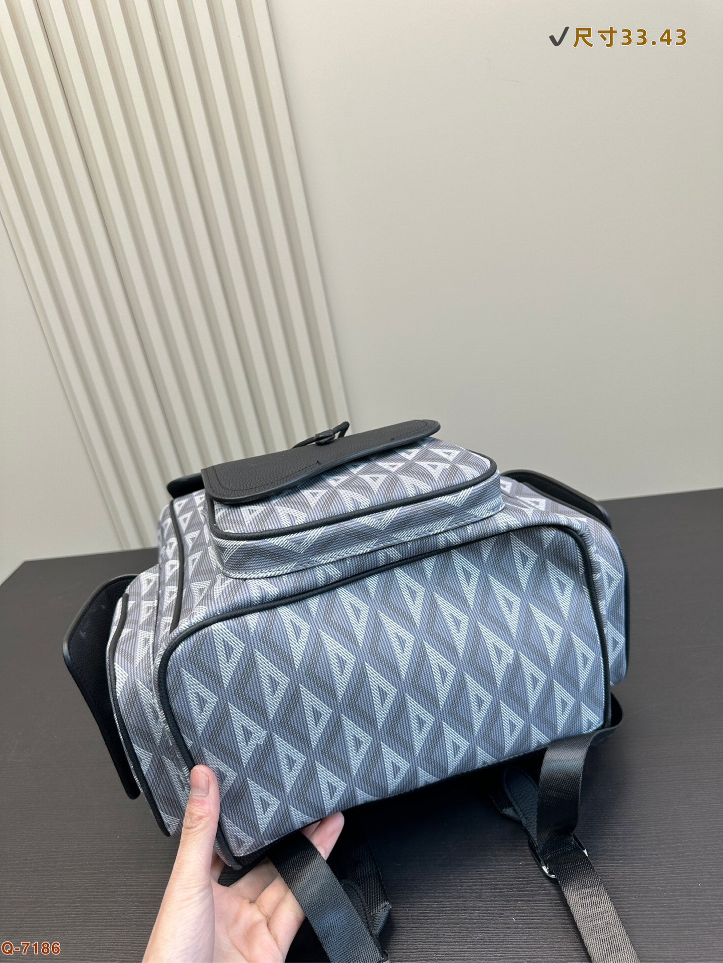 D new arrival backpack bag size: 33*43cm