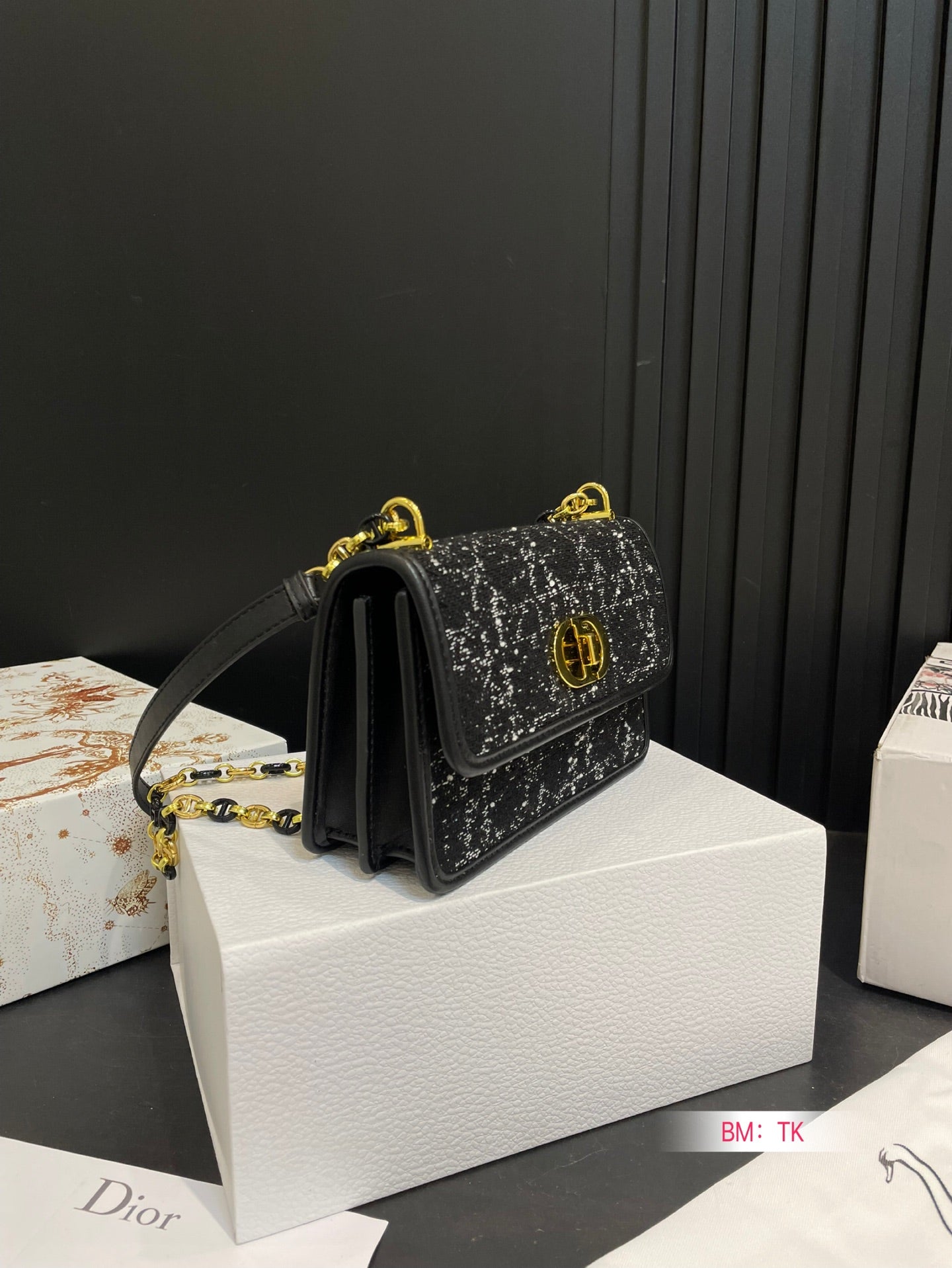 D new arrival Montaigne bag size:19 * 13 cm