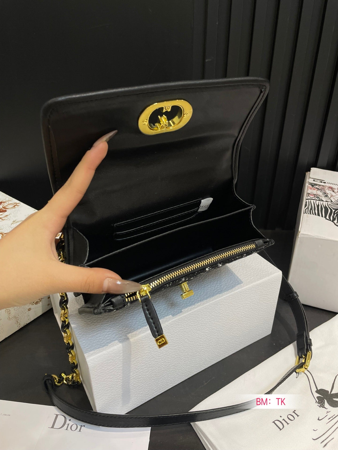 D new arrival Montaigne bag size:19 * 13 cm