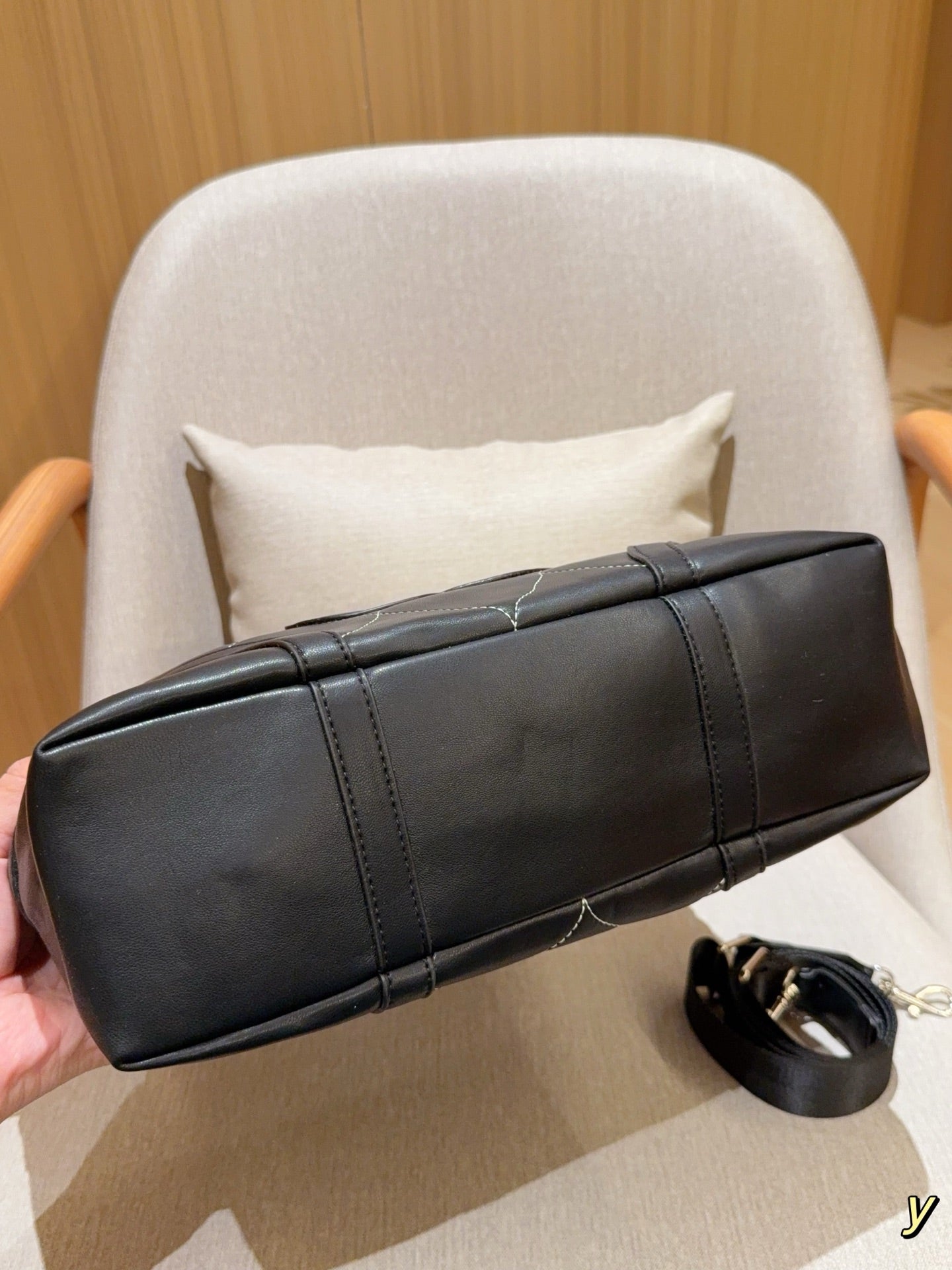 Cc new arriva 25s tote bag size: 32*29*11