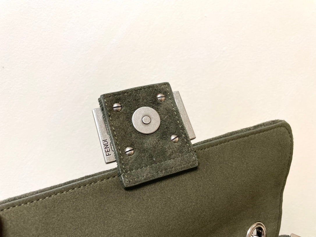 Fd Midi Baguette Chain Bag