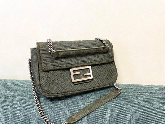 Fd Midi Baguette Chain Bag
