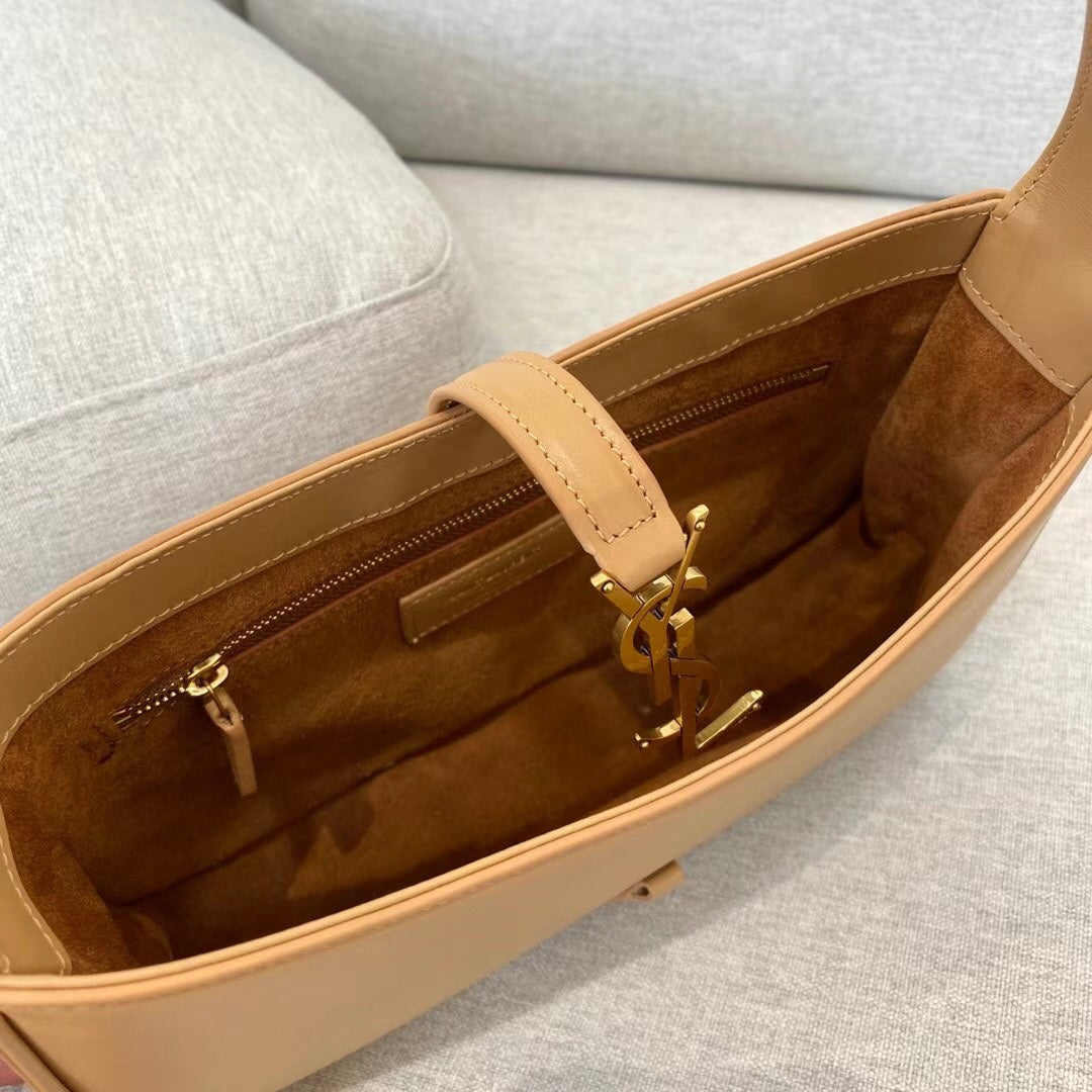 Y Le 5 A 7  Hobo Bag