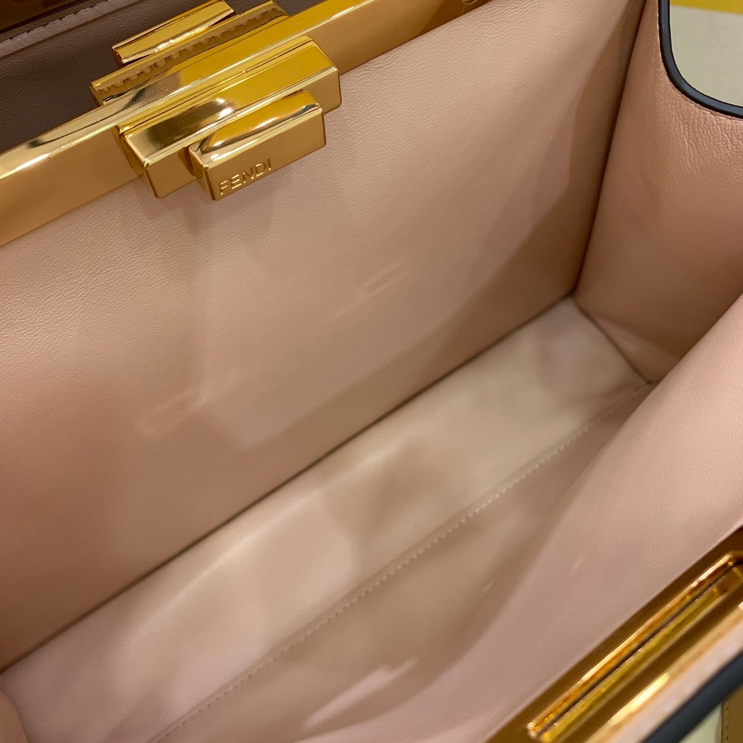 Fd Peekaboo  Small iseeu Bag