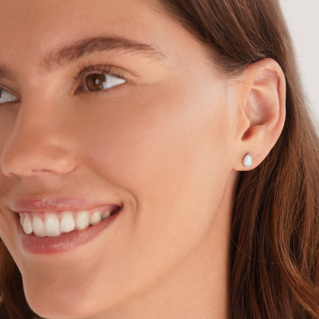 Boucles d'oreilles en argent avec pierre d'opale en forme de larme