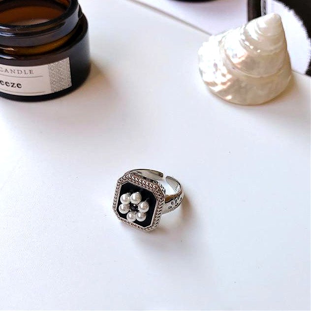 Black Vintage Pearl Rings