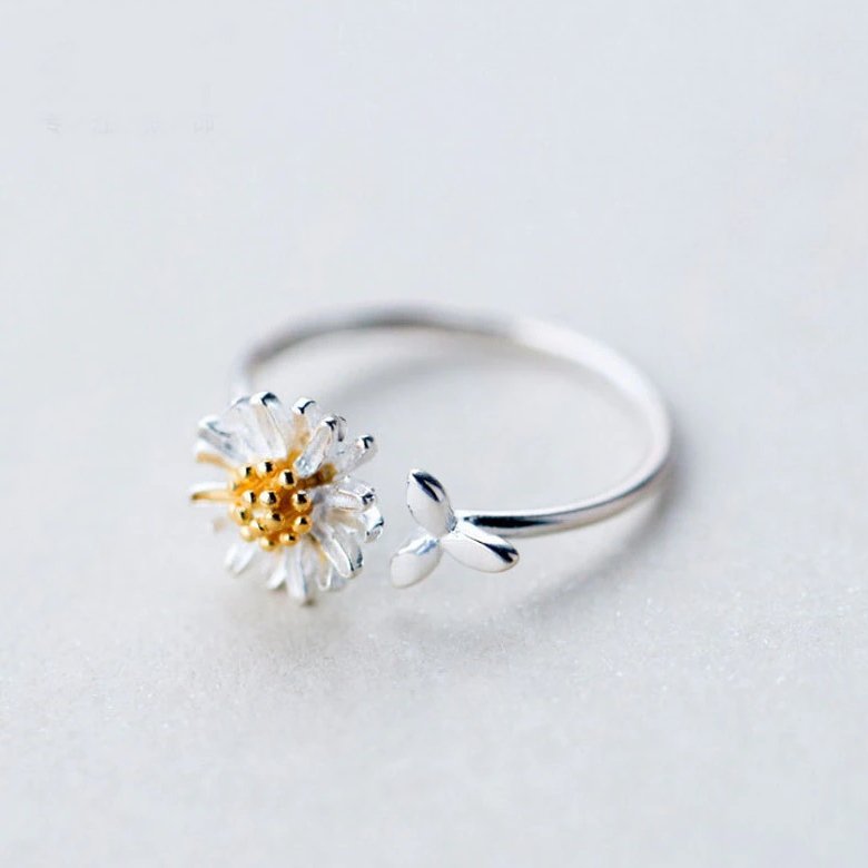 Blooming Daisy Flower Ring