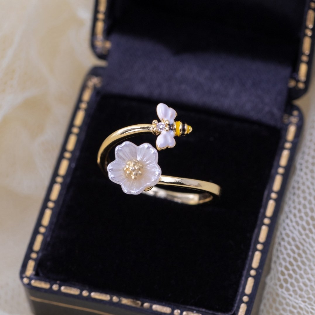 Bague fleur d'abeille en cristal