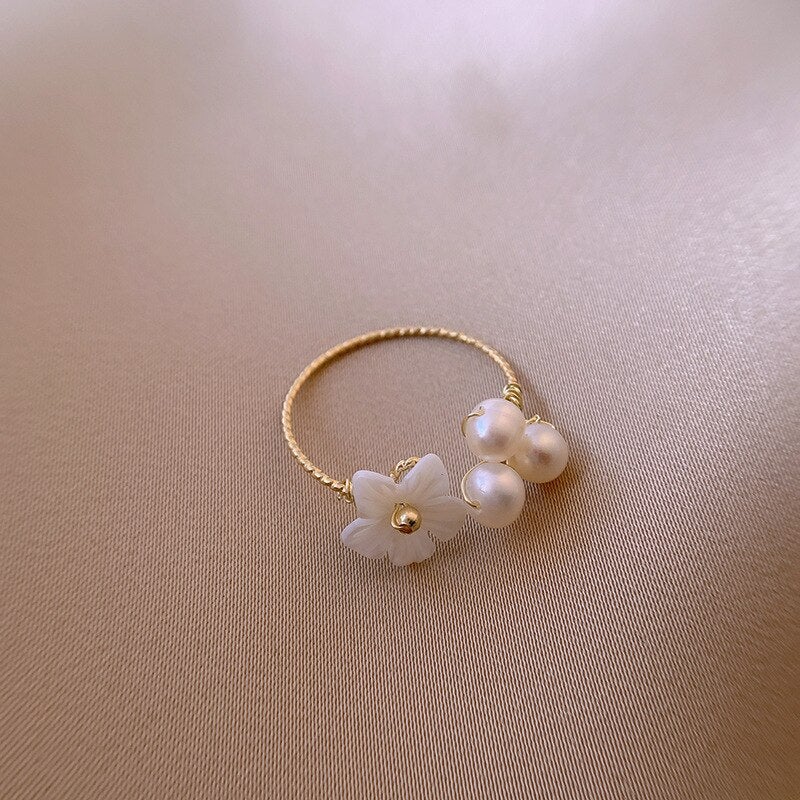 'Full Bloom' White Flower Ring