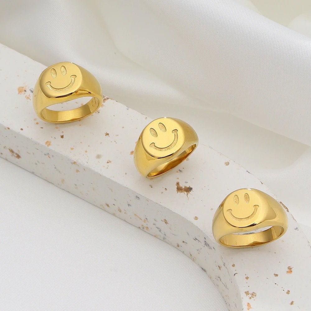'Good Days' Smiley Face Ring