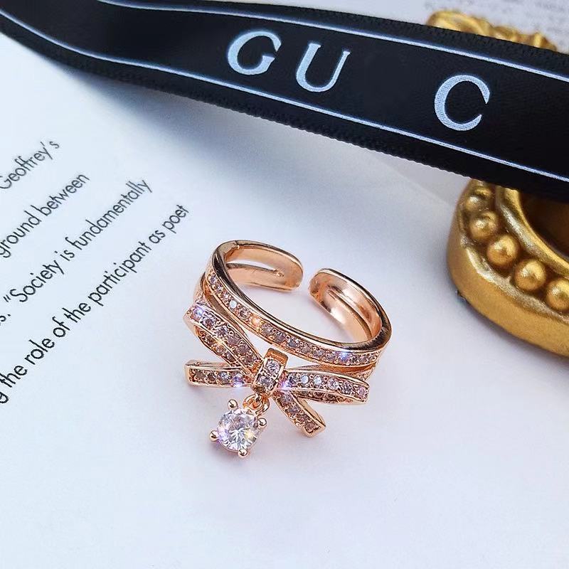 Bague nœud en cristal 'Good Tidings'